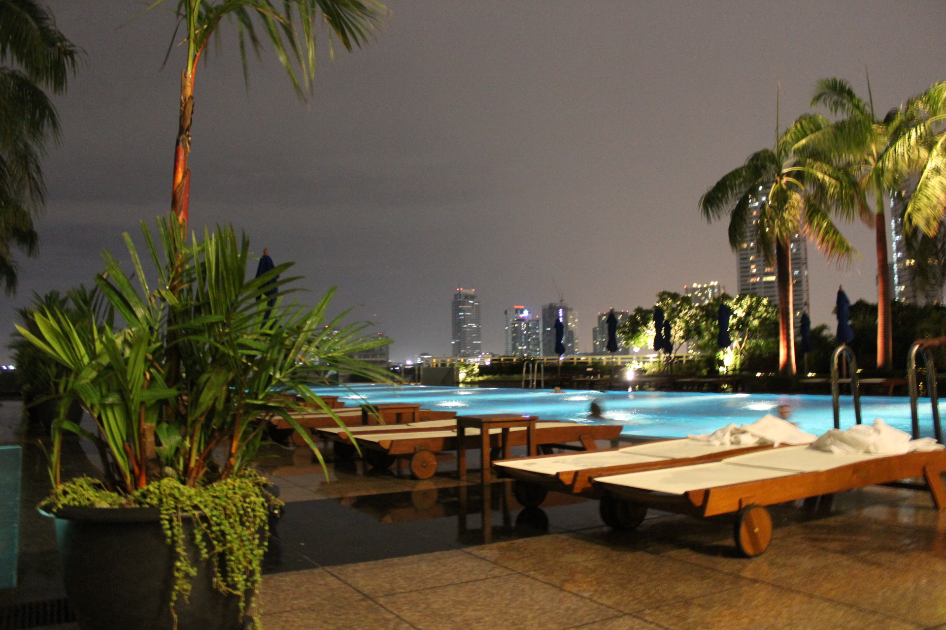 Aften udsigt fra vores hotel i Bangkok - Chatrium